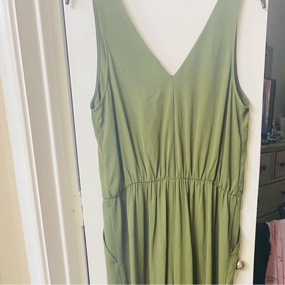 Beachcore V-Neck Sleeveless Jumpsuit  Romper Size M Green A New Day Casual core - Picture 5 of 6